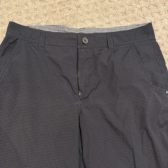 Lululemon men’s shorts size 34 - Picture 3 of 6